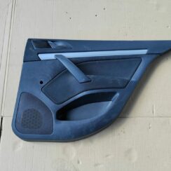 Aizmugurējo labo durvju apdare priekš SKODA OCTAVIA 2008