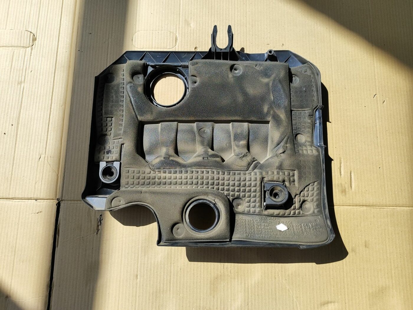 Dzinēja dekoratīvais vāks priekš SKODA OCTAVIA 2008 2 Dzinēja dekoratīvais vāks priekš SKODA OCTAVIA 2008