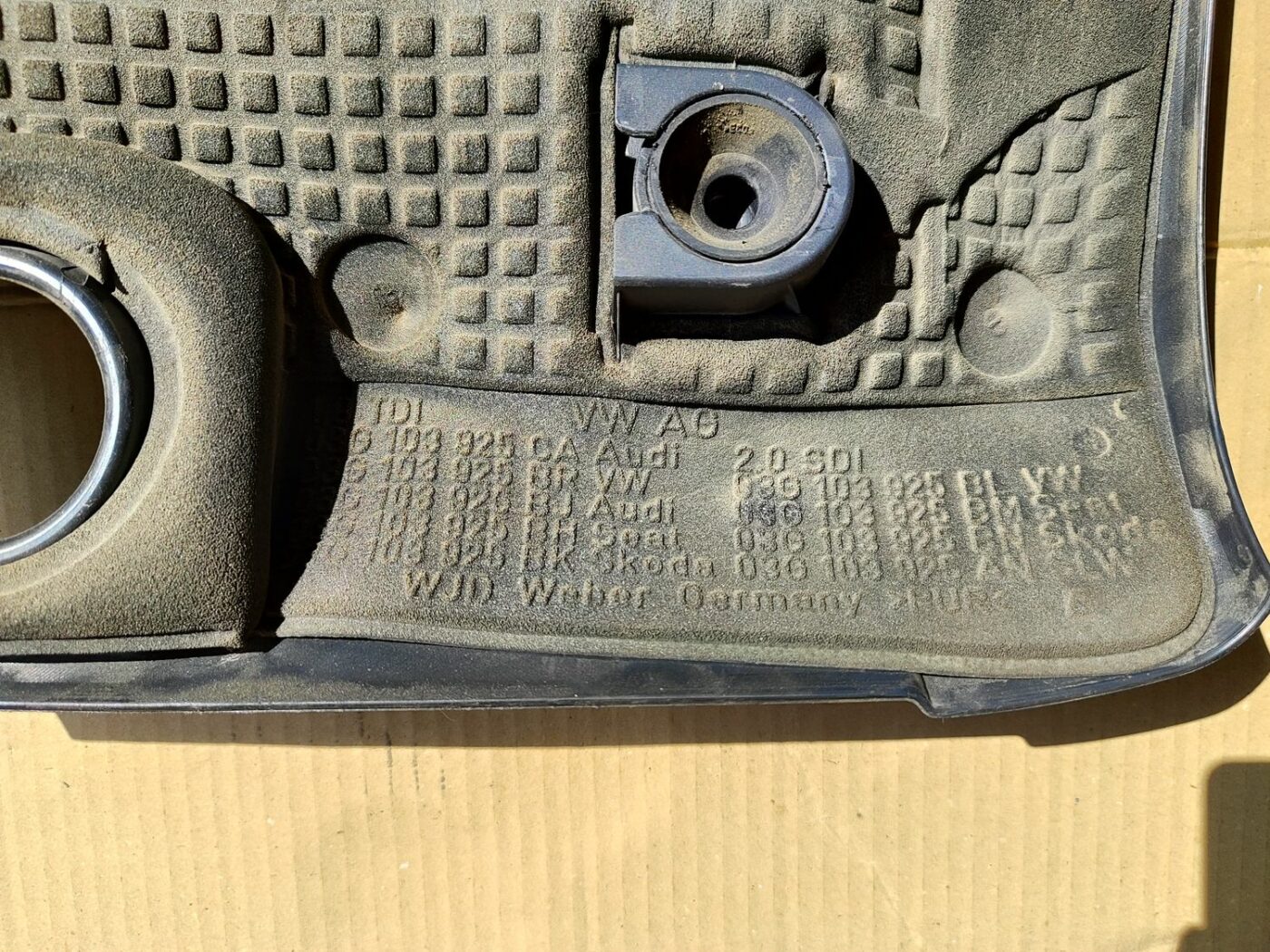 Dzinēja dekoratīvais vāks priekš SKODA OCTAVIA 2008 5 Dzinēja dekoratīvais vāks priekš SKODA OCTAVIA 2008