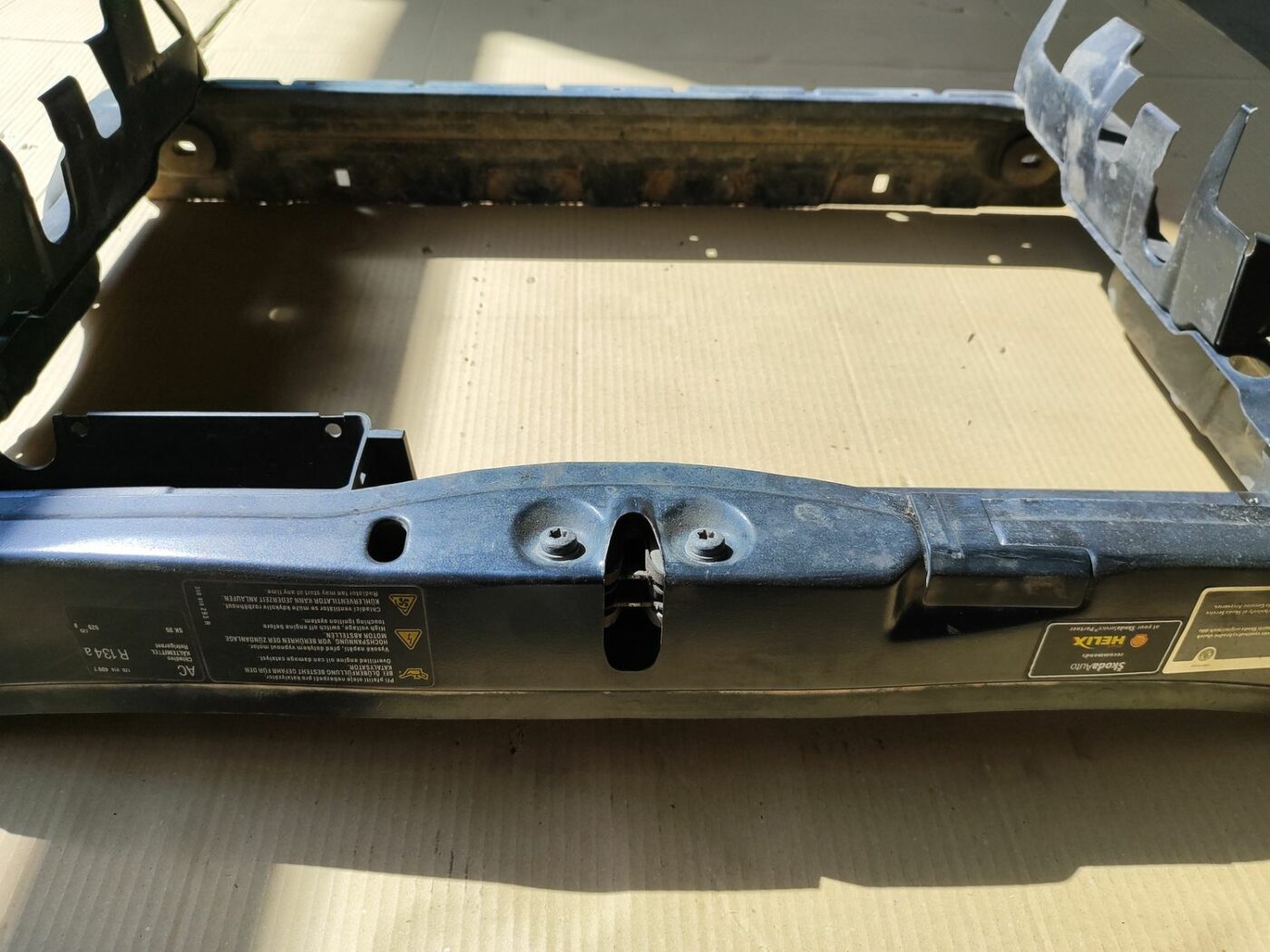 Priekšējā radiatora rāmis priekš SKODA OCTAVIA 2008 2 Priekšējā radiatora rāmis priekš SKODA OCTAVIA 2008