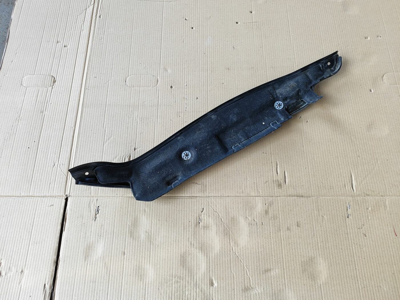 Ieplūdes gaisa deflektors/Difuzors priekš SKODA OCTAVIA 2008 2 Ieplūdes gaisa deflektors/Difuzors priekš SKODA OCTAVIA 2008