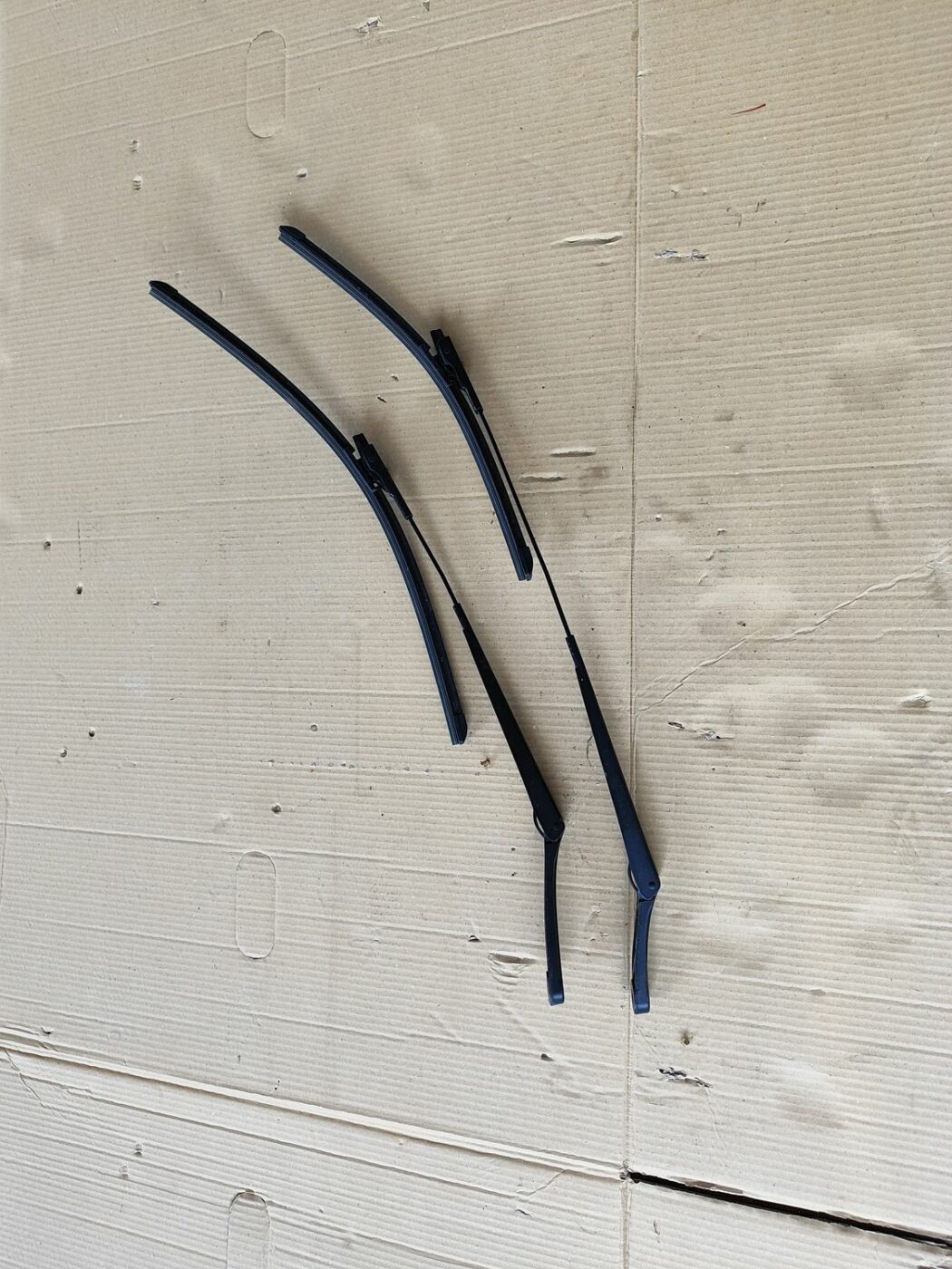 Vējstikla slotu turētāju komplekts priekš SKODA OCTAVIA 2008 1 Vējstikla slotu turētāju komplekts priekš SKODA OCTAVIA 2008