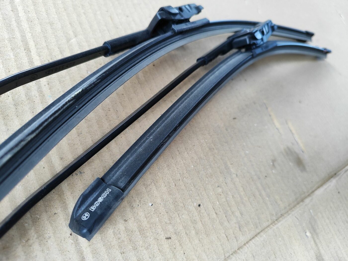 Vējstikla slotu turētāju komplekts priekš SKODA OCTAVIA 2008 3 Vējstikla slotu turētāju komplekts priekš SKODA OCTAVIA 2008