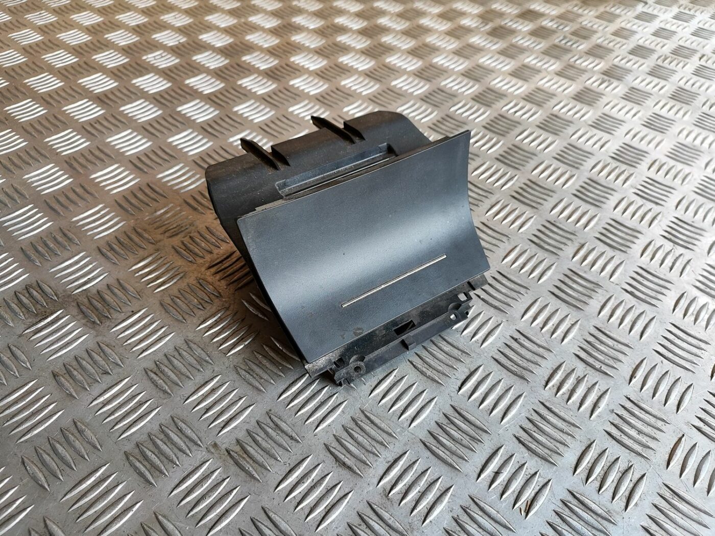 Pelnu trauks priekš SKODA OCTAVIA 2008 2 Pelnu trauks priekš SKODA OCTAVIA 2008