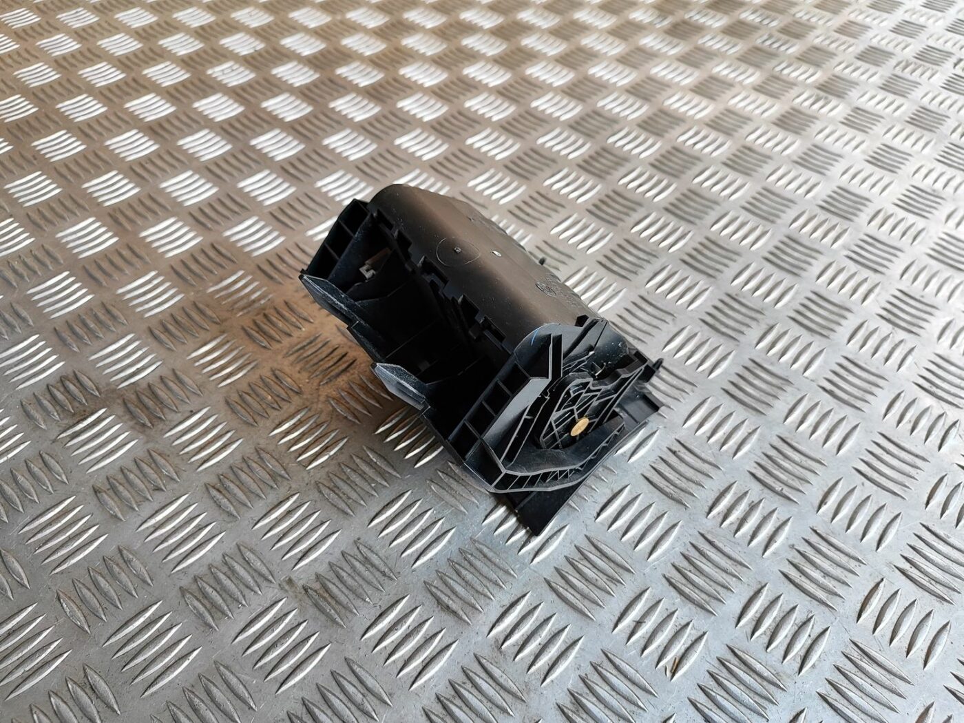 Pelnu trauks priekš SKODA OCTAVIA 2008 5 Pelnu trauks priekš SKODA OCTAVIA 2008