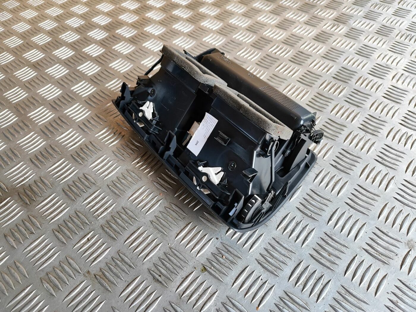 Mērinstrumentu paneļa gaisa vads, centrā priekš SKODA OCTAVIA 2008 6 Mērinstrumentu paneļa gaisa vads, centrā priekš SKODA OCTAVIA 2008