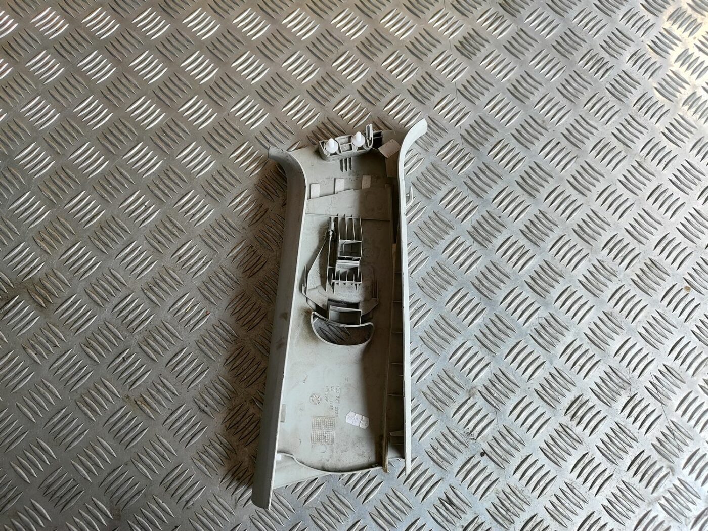 Vidējas salona statnes apdare priekš SKODA OCTAVIA 2008 2 Vidējas salona statnes apdare priekš SKODA OCTAVIA 2008