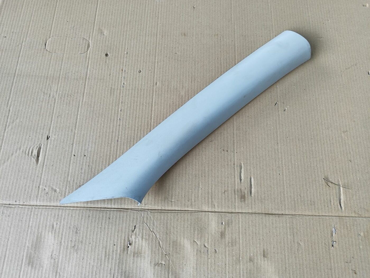 Priekšējas salona statnes apdare priekš SKODA OCTAVIA 2008 1 Priekšējas salona statnes apdare priekš SKODA OCTAVIA 2008