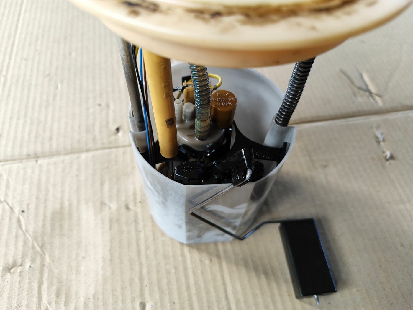 Degvielas tvertnes sūknis priekš SKODA OCTAVIA 2008 2 Degvielas tvertnes sūknis priekš SKODA OCTAVIA 2008