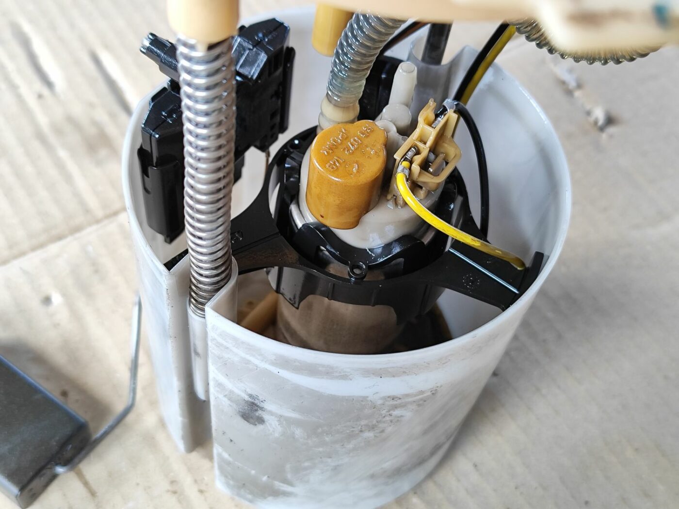 Degvielas tvertnes sūknis priekš SKODA OCTAVIA 2008 3 Degvielas tvertnes sūknis priekš SKODA OCTAVIA 2008