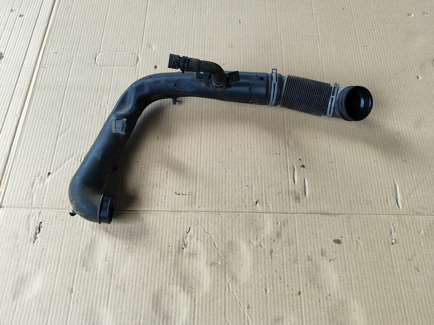 Interkulera caurule priekš SKODA OCTAVIA 2008 1 Interkulera caurule priekš SKODA OCTAVIA 2008