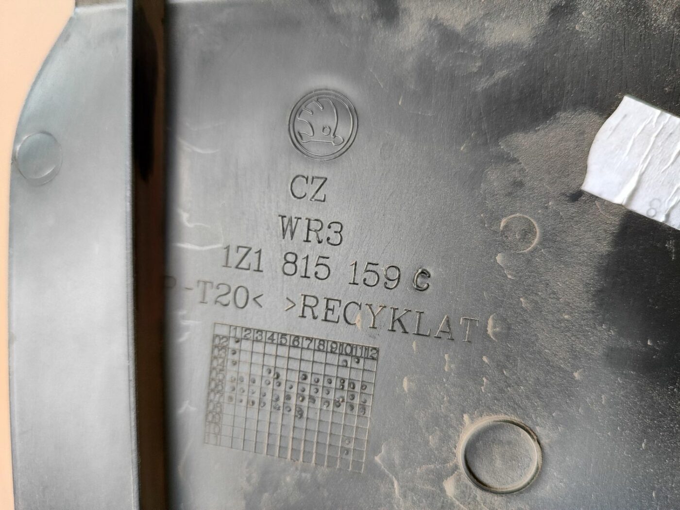 Ieplūdes gaisa deflektors/Difuzors priekš SKODA OCTAVIA 2008 3 Ieplūdes gaisa deflektors/Difuzors priekš SKODA OCTAVIA 2008