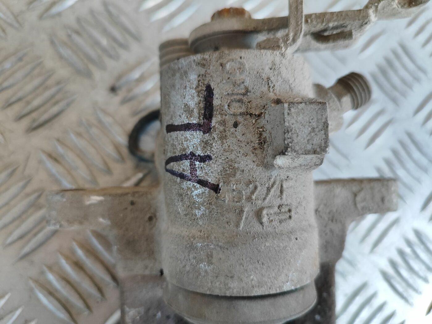 Aizmugurējais labais suports priekš SKODA OCTAVIA 2008 4 Aizmugurējais labais suports priekš SKODA OCTAVIA 2008