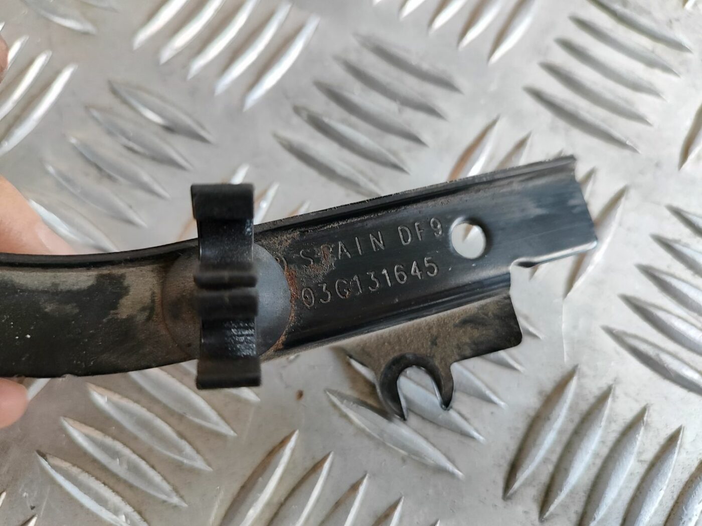 Degvielas caurules stiprinājums priekš SKODA OCTAVIA 2008 3 Degvielas caurules stiprinājums priekš SKODA OCTAVIA 2008