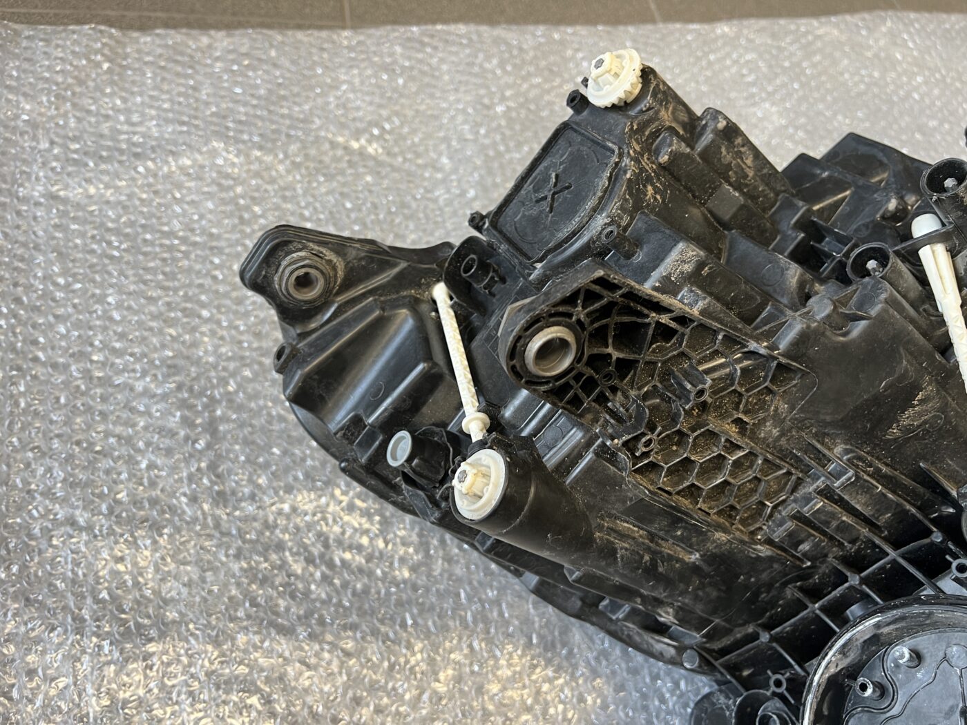 Priekšējais kreisais lukturis priekš Skoda Kodiaq 2017-2022 4 Priekšējais kreisais lukturis priekš Skoda Kodiaq 2017-2022