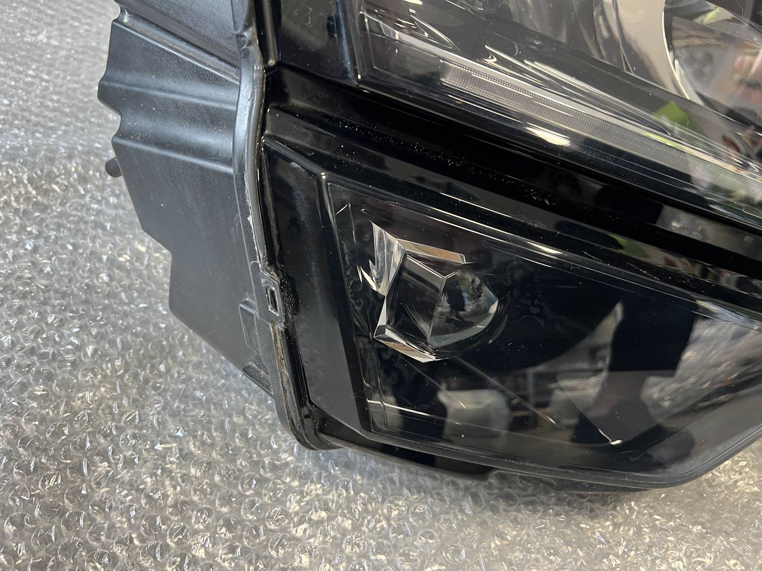 Priekšējais labais lukturis priekš Skoda Karoq 2017-2021 11 Priekšējais labais lukturis priekš Skoda Karoq 2017-2021