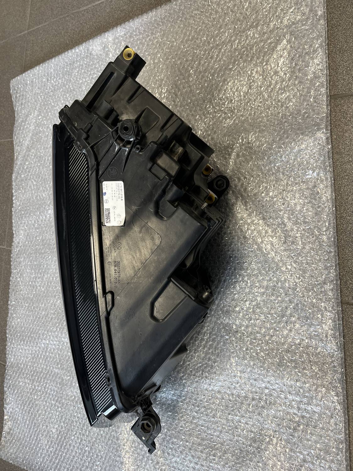 Priekšējais labais lukturis priekš Skoda Karoq 2017-2021 8 Priekšējais labais lukturis priekš Skoda Karoq 2017-2021