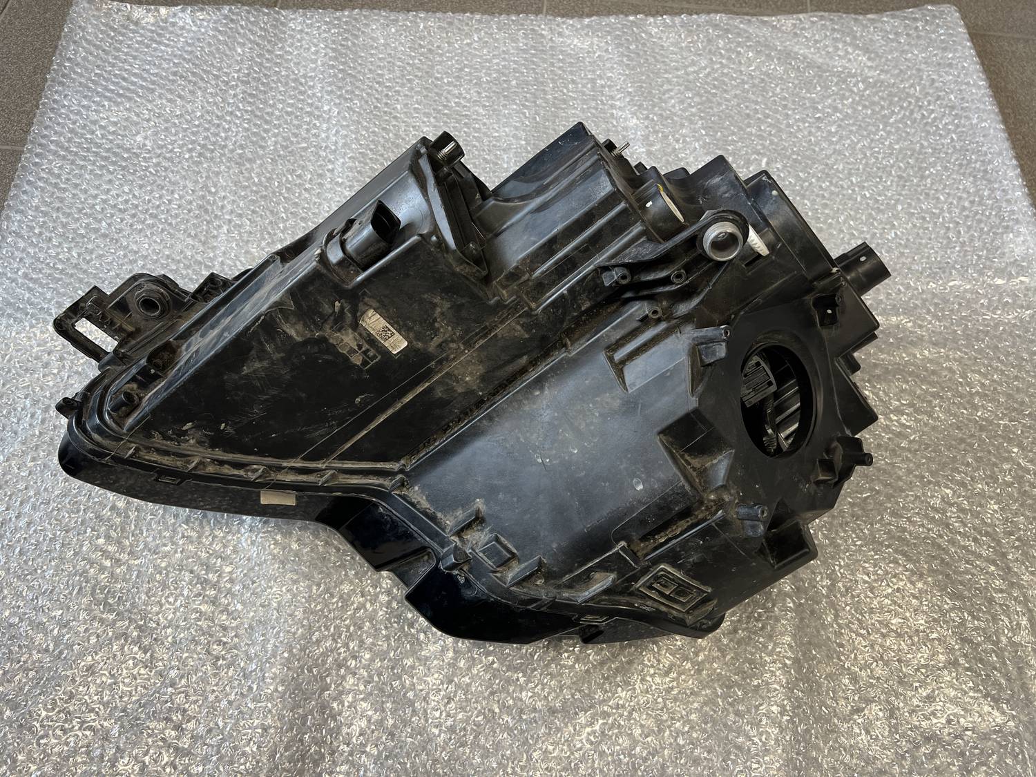 Priekšējais labais lukturis priekš Skoda Karoq 2017-2021 6 Priekšējais labais lukturis priekš Skoda Karoq 2017-2021