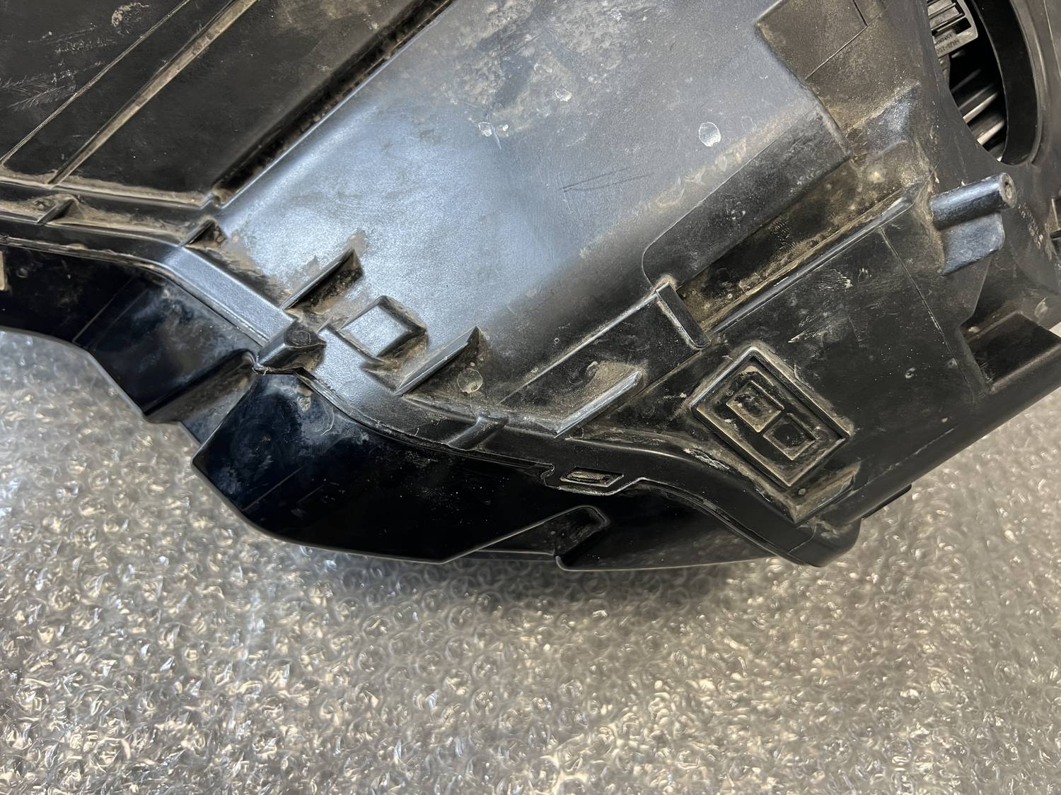 Priekšējais labais lukturis priekš Skoda Karoq 2017-2021 3 Priekšējais labais lukturis priekš Skoda Karoq 2017-2021