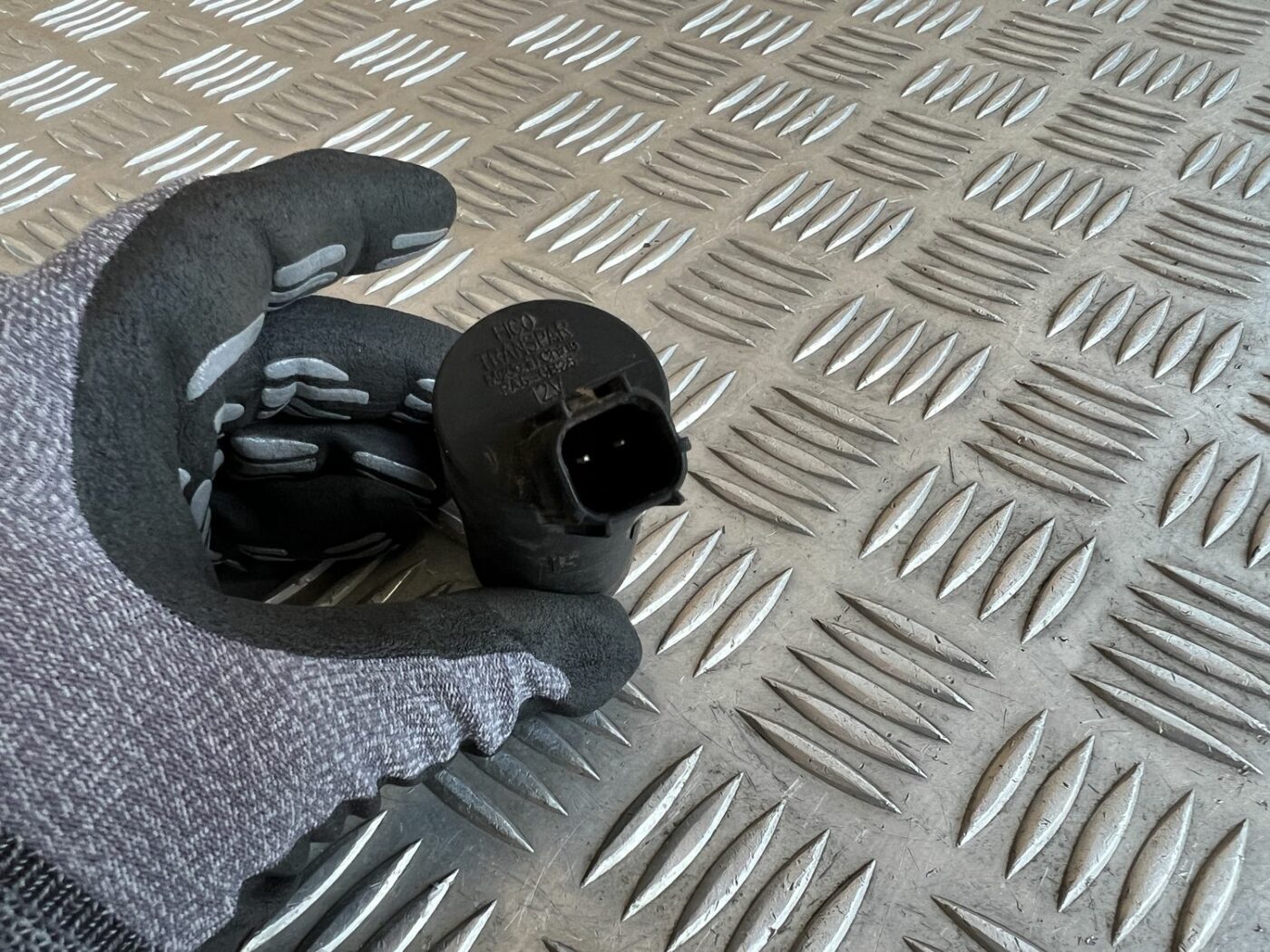 Mazgātāja šķidruma sūknis priekš VOLVO S60 2007 3 Mazgātāja šķidruma sūknis priekš VOLVO S60 2007