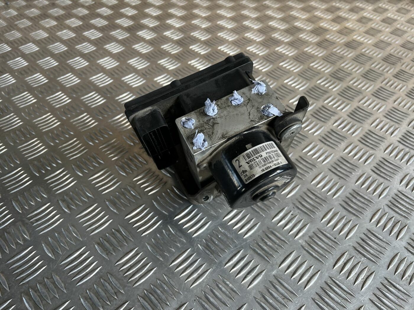 ABS bloks priekš VOLVO S60 2007 4 ABS bloks priekš VOLVO S60 2007