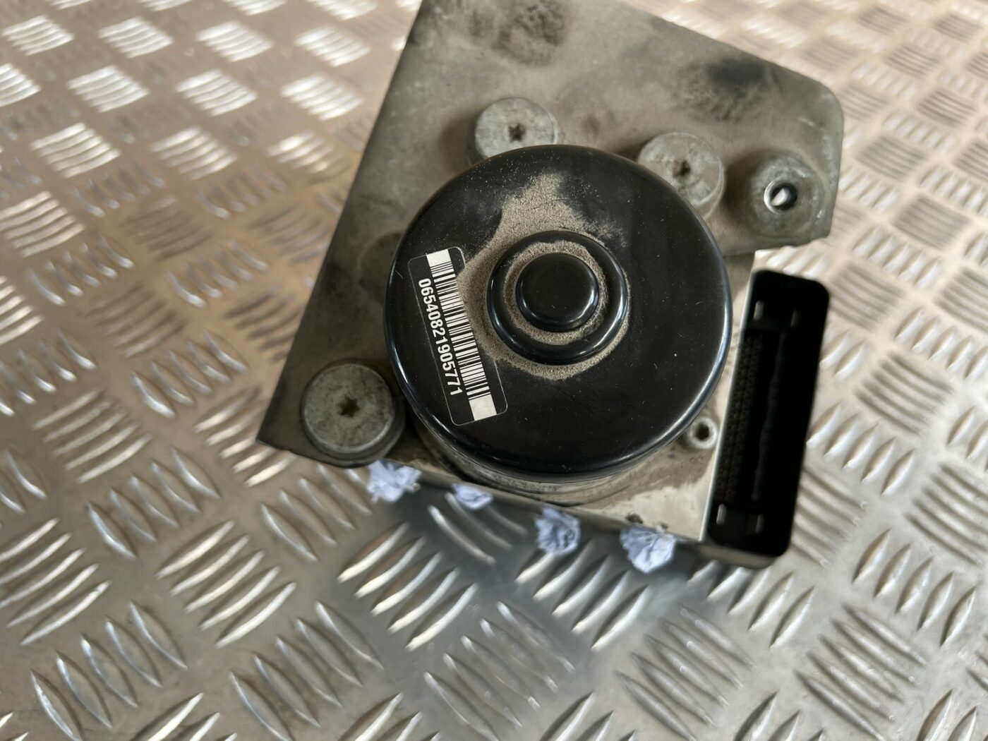 ABS bloks priekš VOLVO S60 2007 2 ABS bloks priekš VOLVO S60 2007