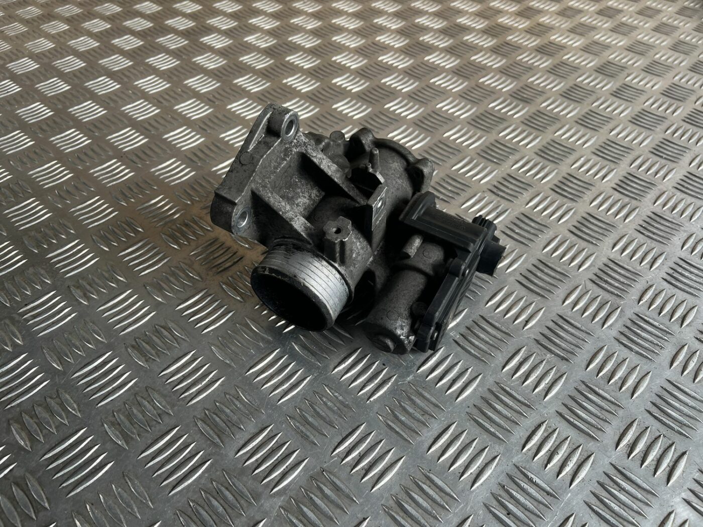 EGR vārsts priekš VOLVO S60 2007 5 EGR vārsts priekš VOLVO S60 2007