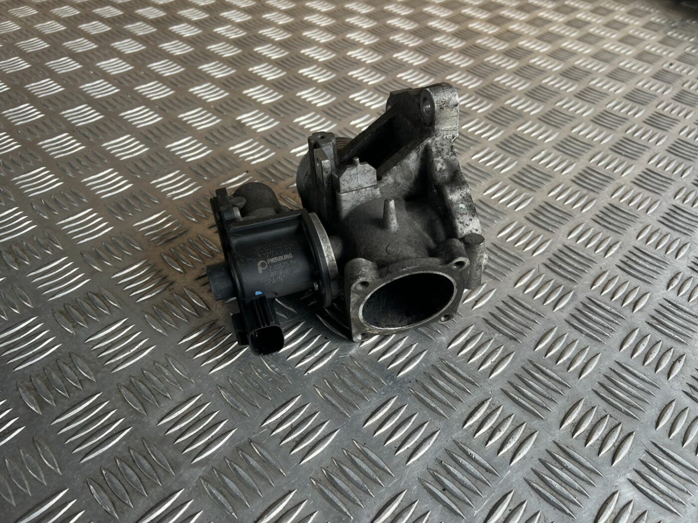 EGR vārsts priekš VOLVO S60 2007 4 EGR vārsts priekš VOLVO S60 2007