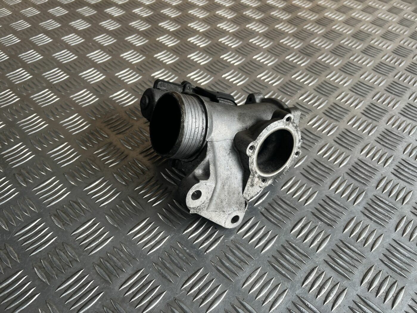 EGR vārsts priekš VOLVO S60 2007 1 EGR vārsts priekš VOLVO S60 2007