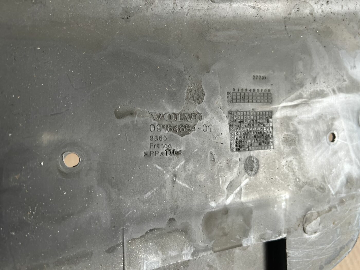 Mērinstrumentu paneļa apakšēja apdare priekš VOLVO S60 2007 3 Mērinstrumentu paneļa apakšēja apdare priekš VOLVO S60 2007