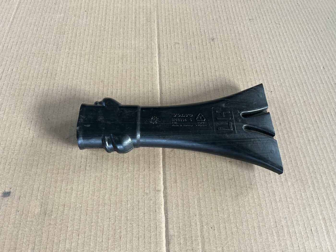 Salona gaisa vads priekš VOLVO S60 2007 1 Salona gaisa vads priekš VOLVO S60 2007