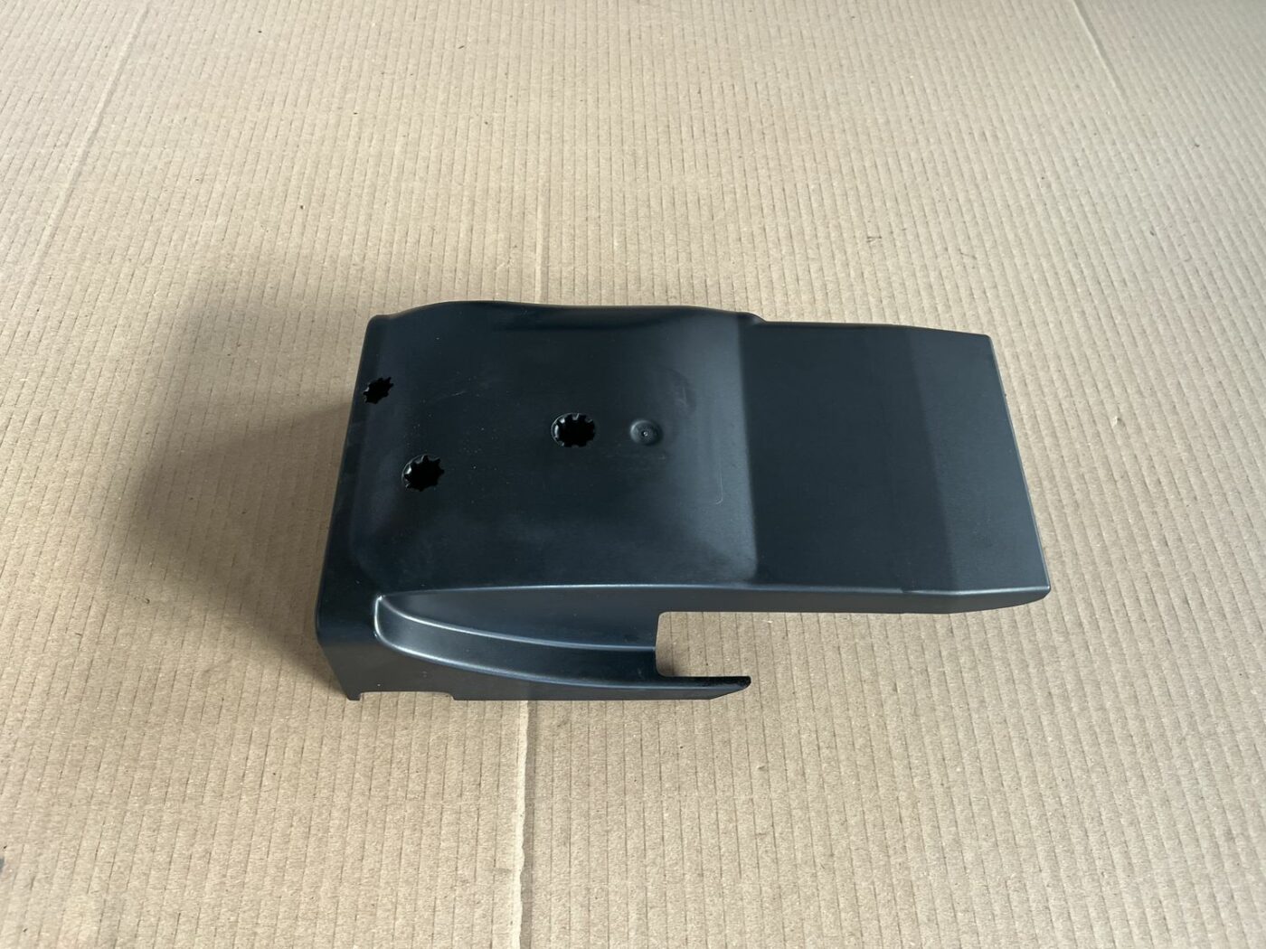 Stūres statnes putekļu aizsargs (salonā) priekš VOLVO S60 2007 1 Stūres statnes putekļu aizsargs (salonā) priekš VOLVO S60 2007