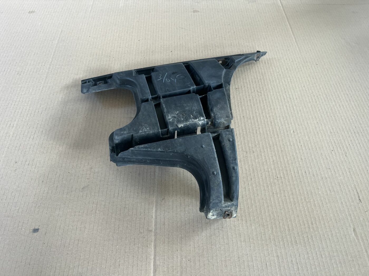 Aizmugurēja bufera kronšteins priekš VOLVO S60 2007 1 Aizmugurēja bufera kronšteins priekš VOLVO S60 2007