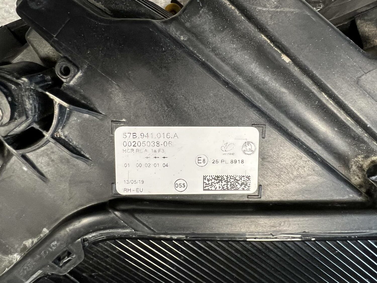 Priekšējais labais lukturis priekš Skoda Karoq 2017-2021 7 Priekšējais labais lukturis priekš Skoda Karoq 2017-2021