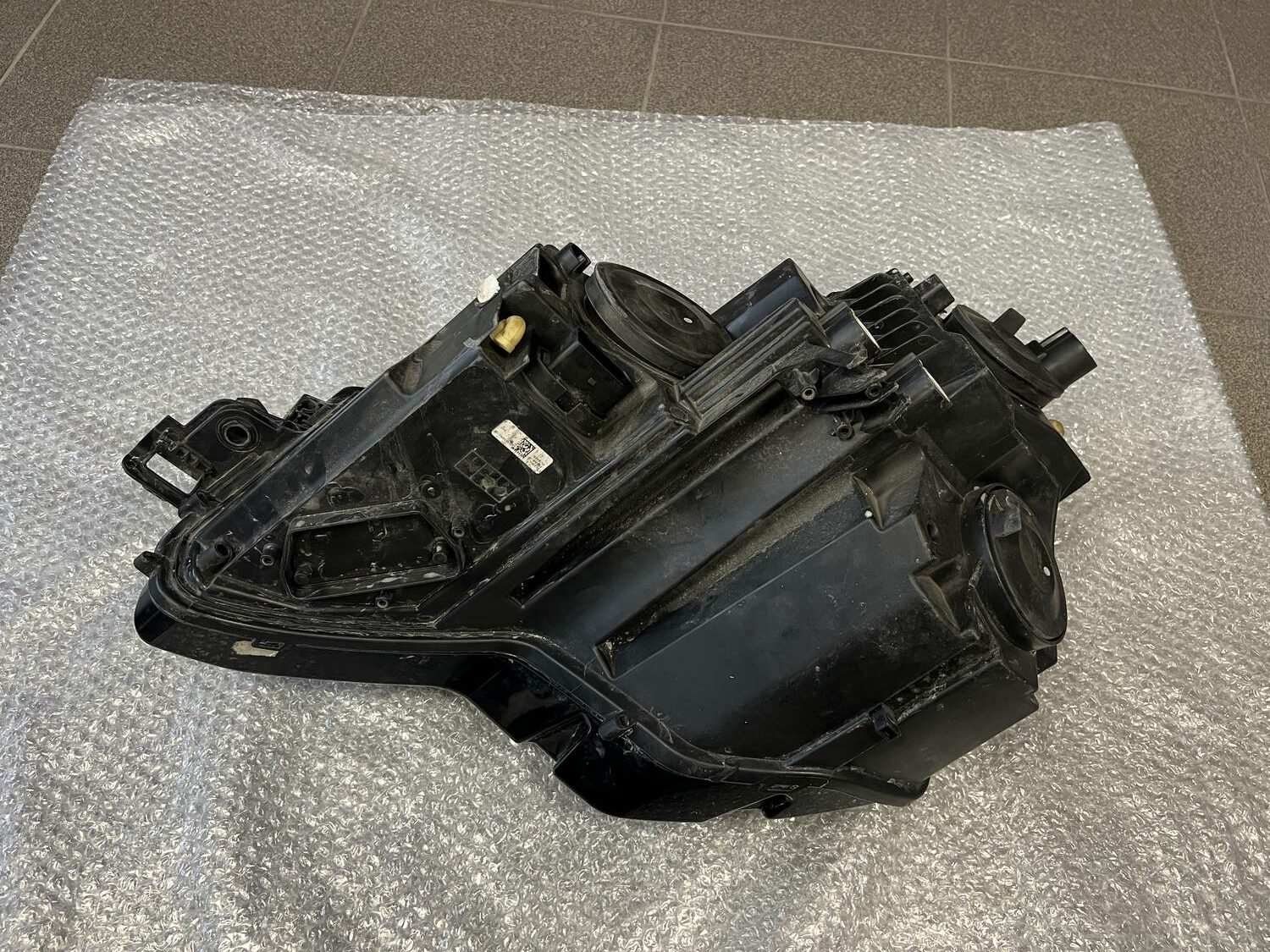 Priekšējais labais lukturis priekš Skoda Karoq 2017-2021 4 Priekšējais labais lukturis priekš Skoda Karoq 2017-2021