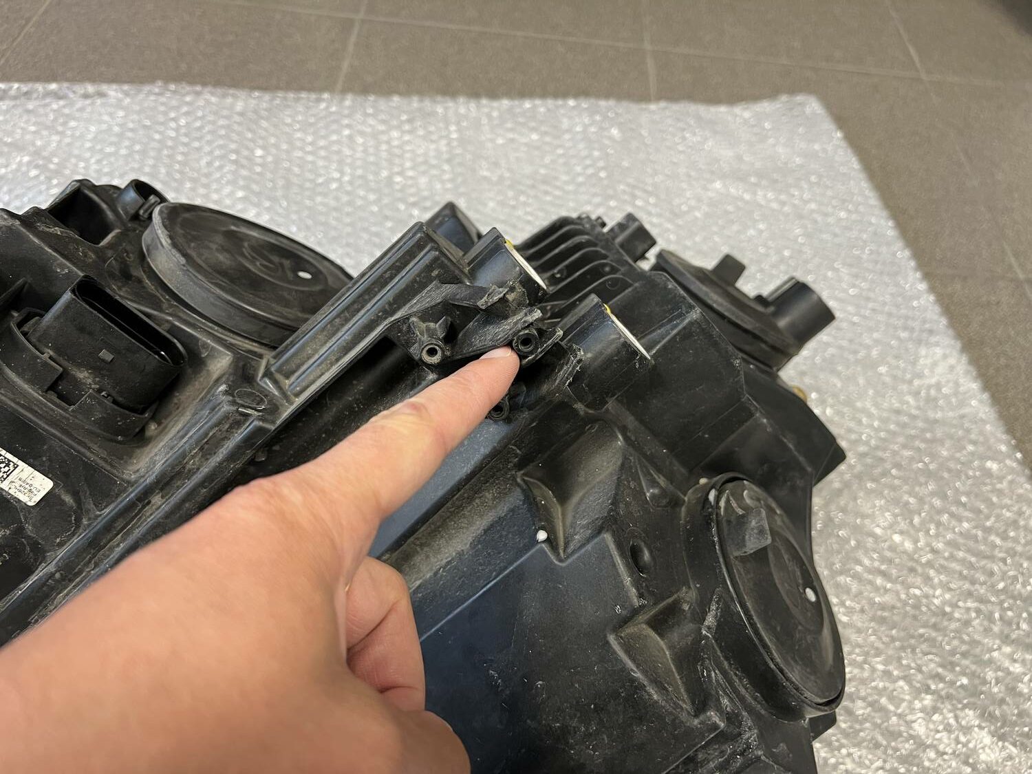 Priekšējais labais lukturis priekš Skoda Karoq 2017-2021 3 Priekšējais labais lukturis priekš Skoda Karoq 2017-2021