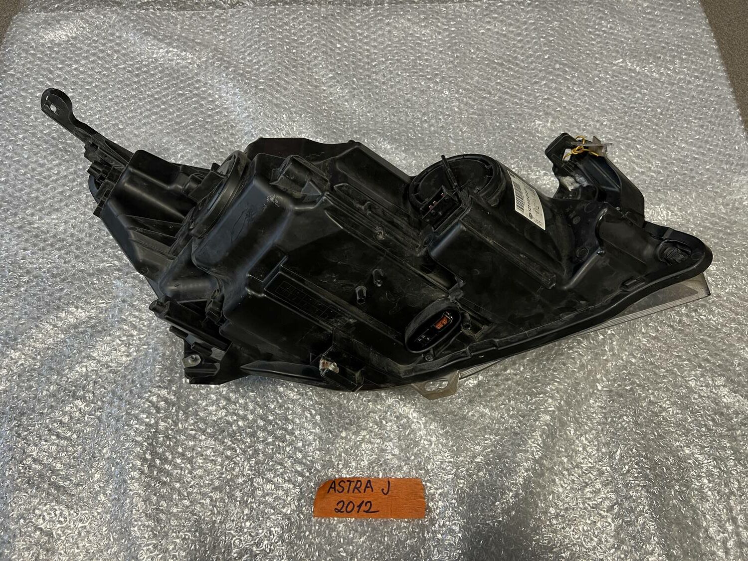 Priekšējais kreisais lukturis priekš OPEL ASTRA J 2012 5 Priekšējais kreisais lukturis priekš OPEL ASTRA J 2012