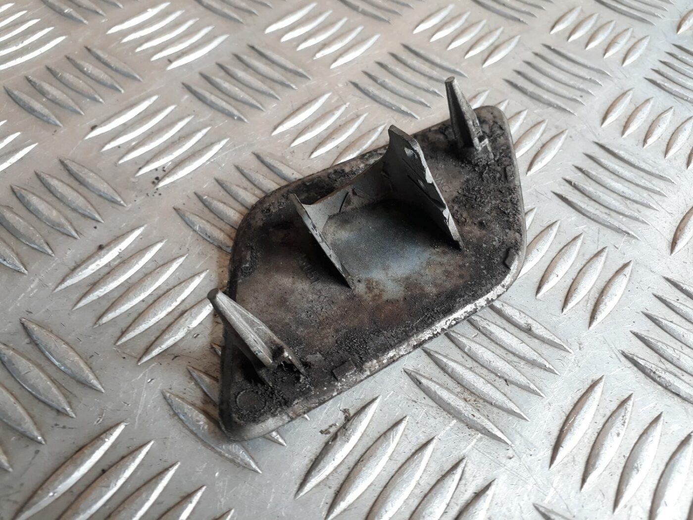 Lukturu mazgātāja sprauslas vāks priekš AUDI A6 AVANT 2006 5 Lukturu mazgātāja sprauslas vāks priekš AUDI A6 AVANT 2006