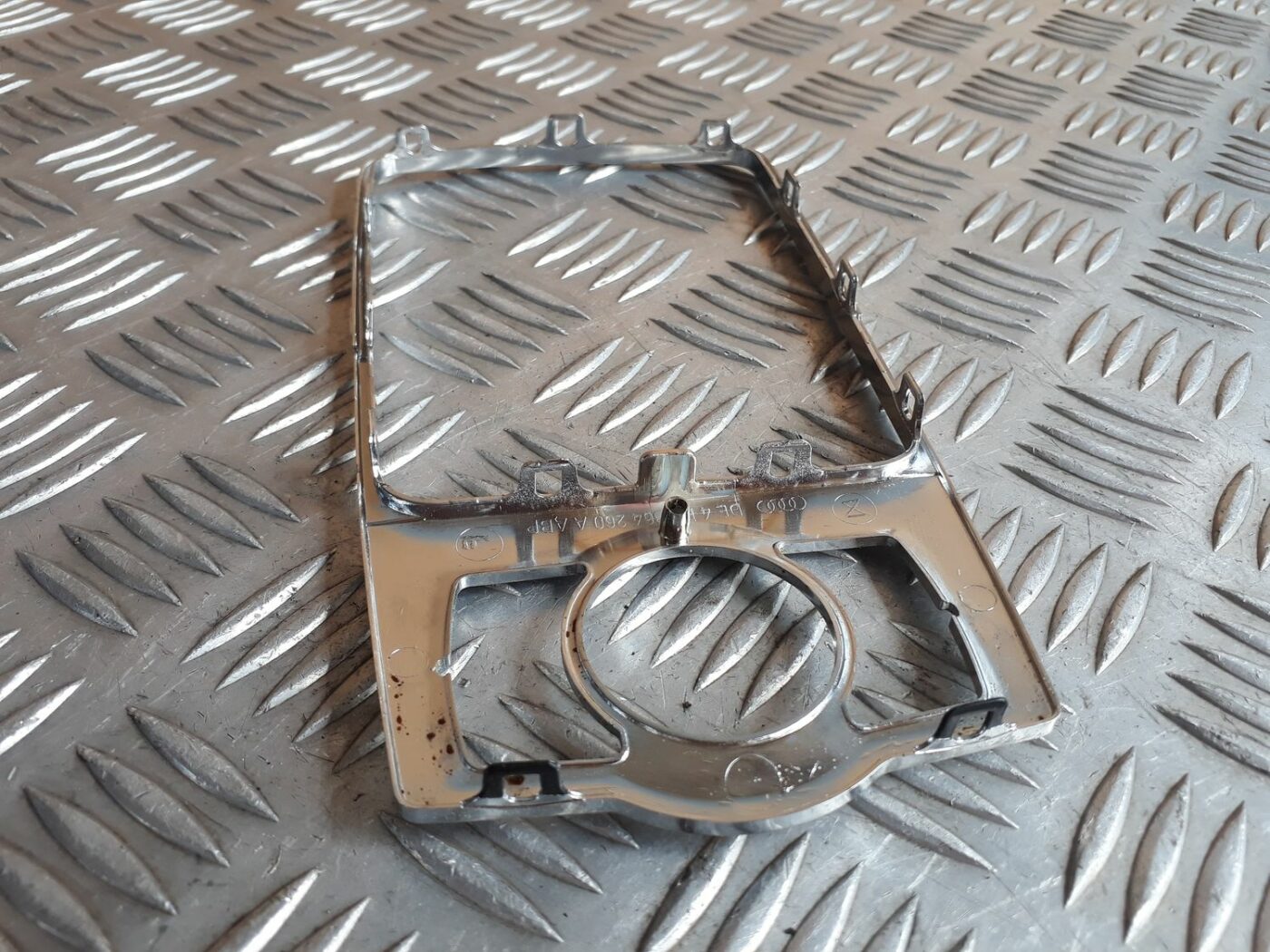 Dekoratīvs rāmis pārnesumu selektoram priekš AUDI A6 AVANT 2006 4 Dekoratīvs rāmis pārnesumu selektoram priekš AUDI A6 AVANT 2006