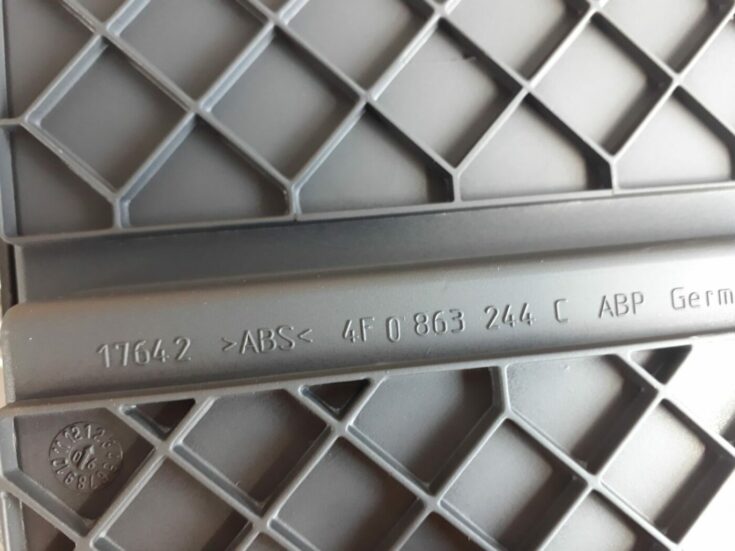 Centrālās konsoles (apdares) aizmugurēja daļa priekš AUDI A6 AVANT 2006