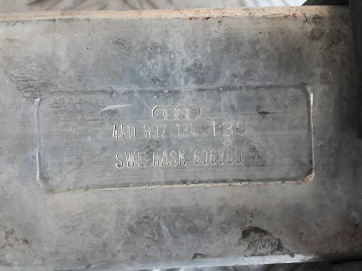 Priekšēja bufera pastiprinātāja kronšteins priekš AUDI A6 AVANT 2006