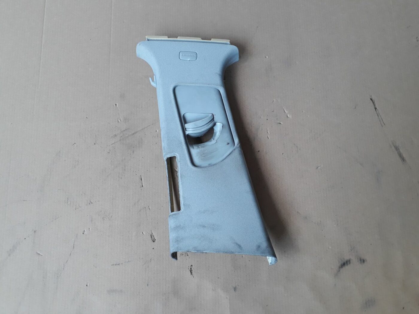 Vidējas salona statnes apdare priekš AUDI A6 AVANT 2006 1 Vidējas salona statnes apdare priekš AUDI A6 AVANT 2006