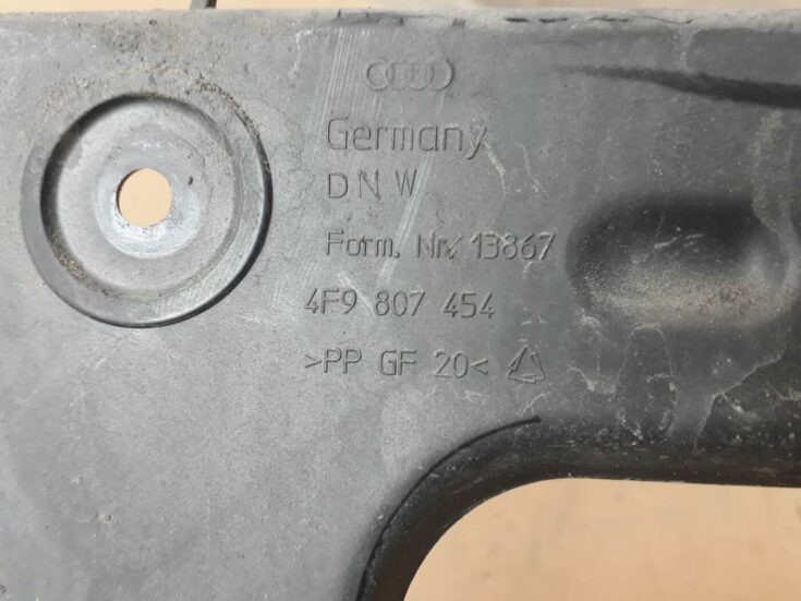 Aizmugurēja bufera kronšteins priekš AUDI A6 AVANT 2006