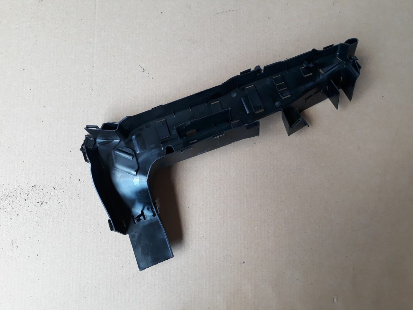 Salona plastmasa priekš AUDI A6 AVANT 2006 4 Salona plastmasa priekš AUDI A6 AVANT 2006