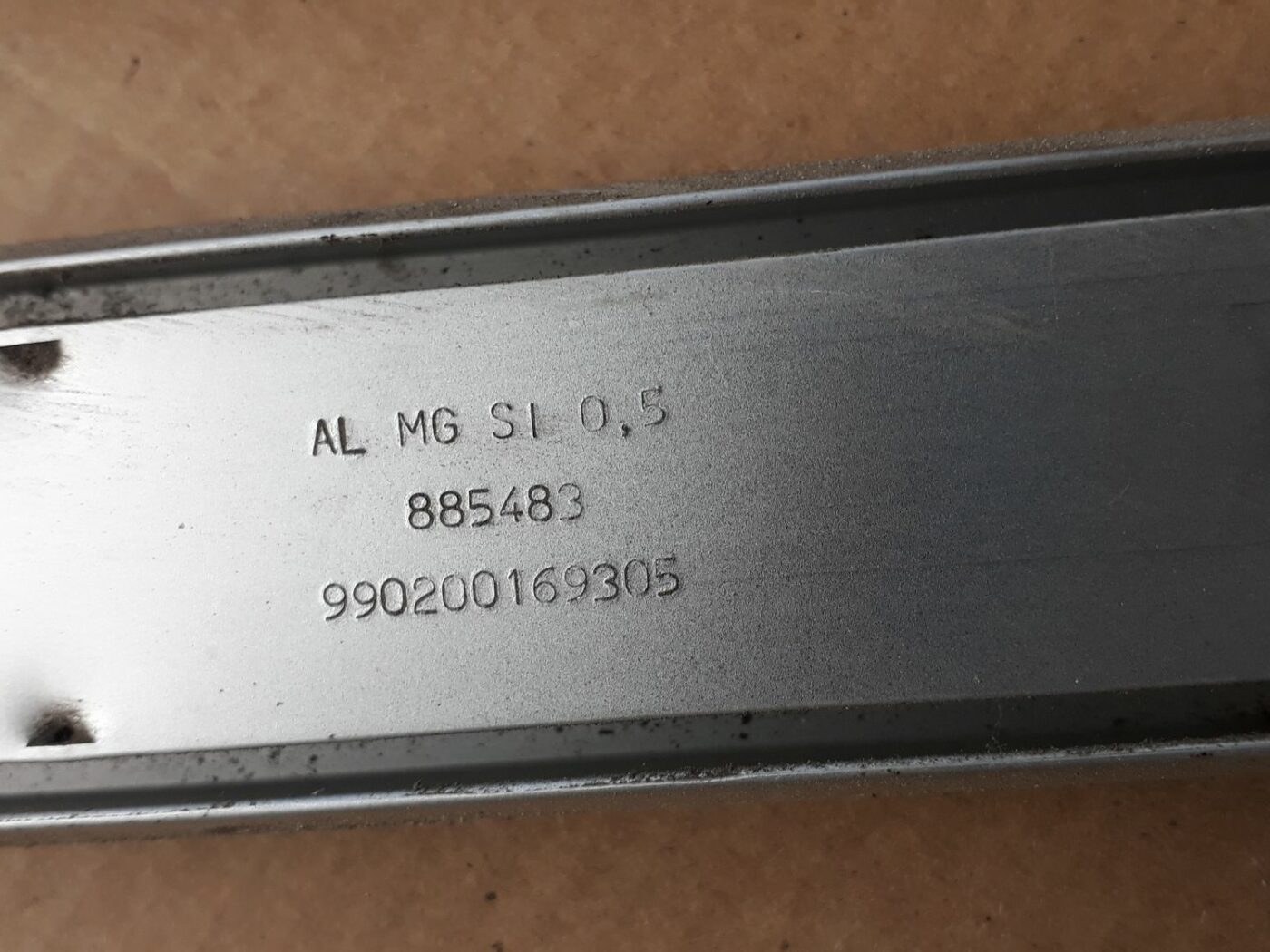 Kravas stirpināšanas reliņi bagažniekā priekš AUDI A6 AVANT 2006 6 Kravas stirpināšanas reliņi bagažniekā priekš AUDI A6 AVANT 2006