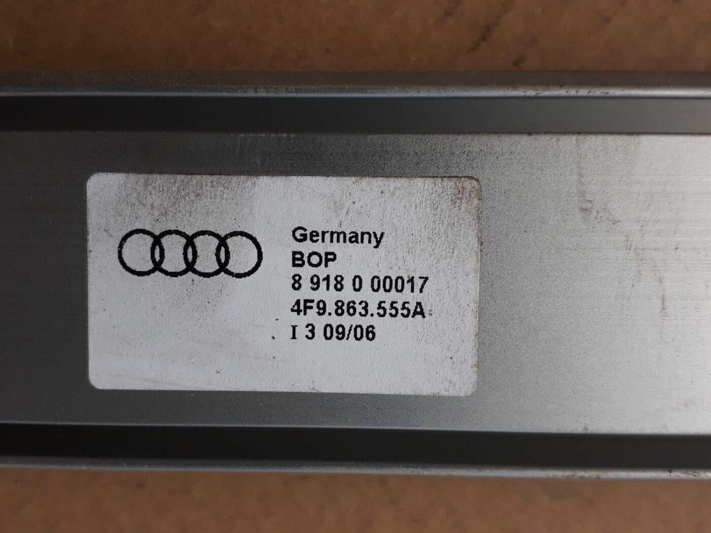 Kravas stirpināšanas reliņi bagažniekā priekš AUDI A6 AVANT 2006 3 Kravas stirpināšanas reliņi bagažniekā priekš AUDI A6 AVANT 2006