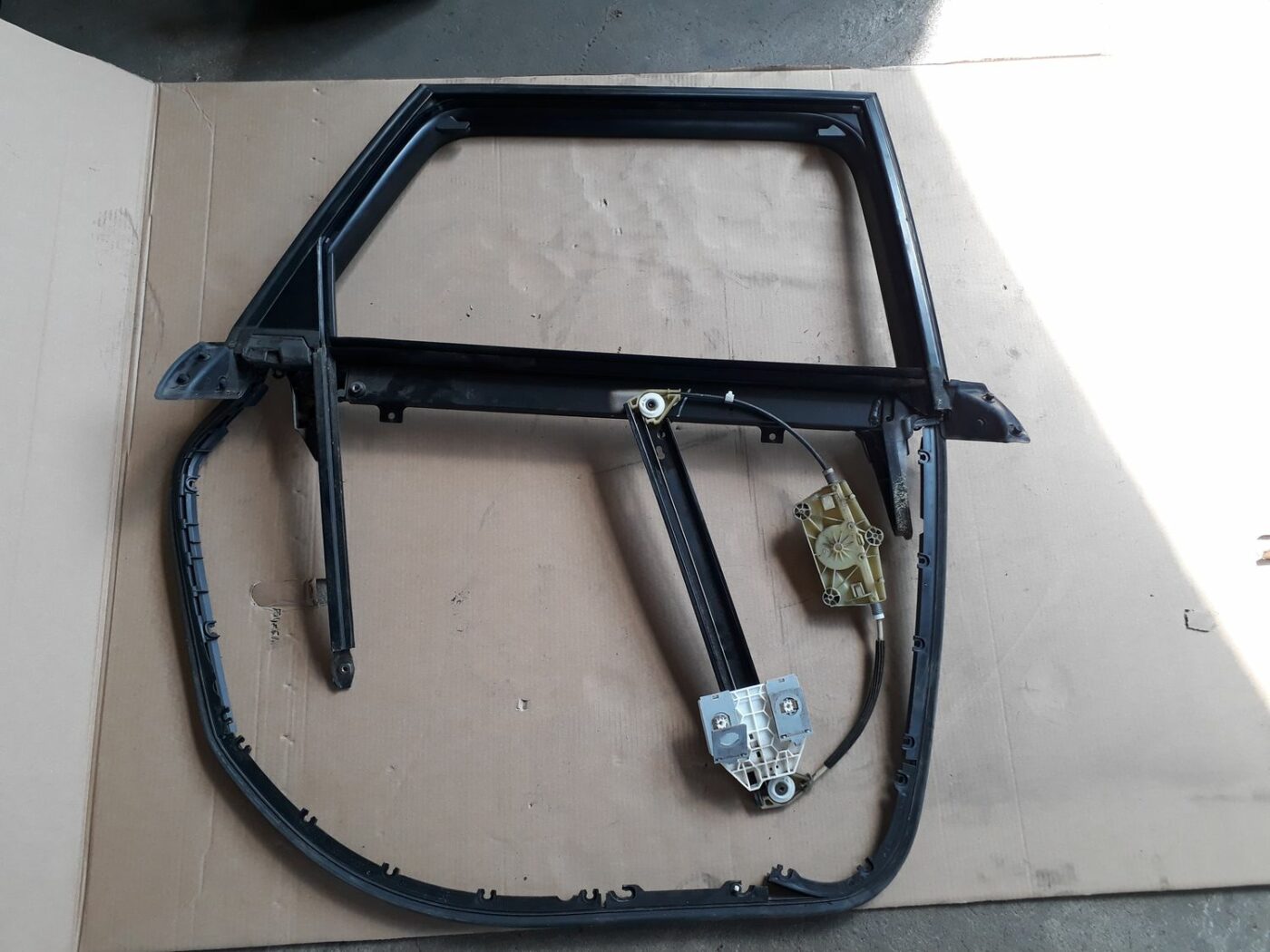 Durvju rāmis priekš AUDI A6 AVANT 2006 1 Durvju rāmis priekš AUDI A6 AVANT 2006