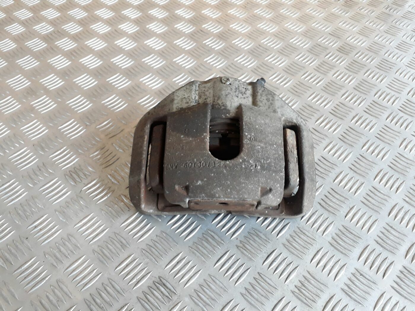 Priekšējais labais suports priekš BMW 530D E61 2006 TOURING BLUE 1 Priekšējais labais suports priekš BMW 530D E61 2006 TOURING BLUE