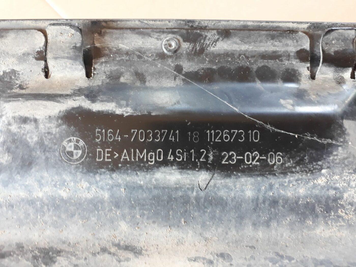 Priekšējā radiatora rāmja augšēja daļa priekš BMW 530D E61 2006 TOURING BLUE 3 Priekšējā radiatora rāmja augšēja daļa priekš BMW 530D E61 2006 TOURING BLUE