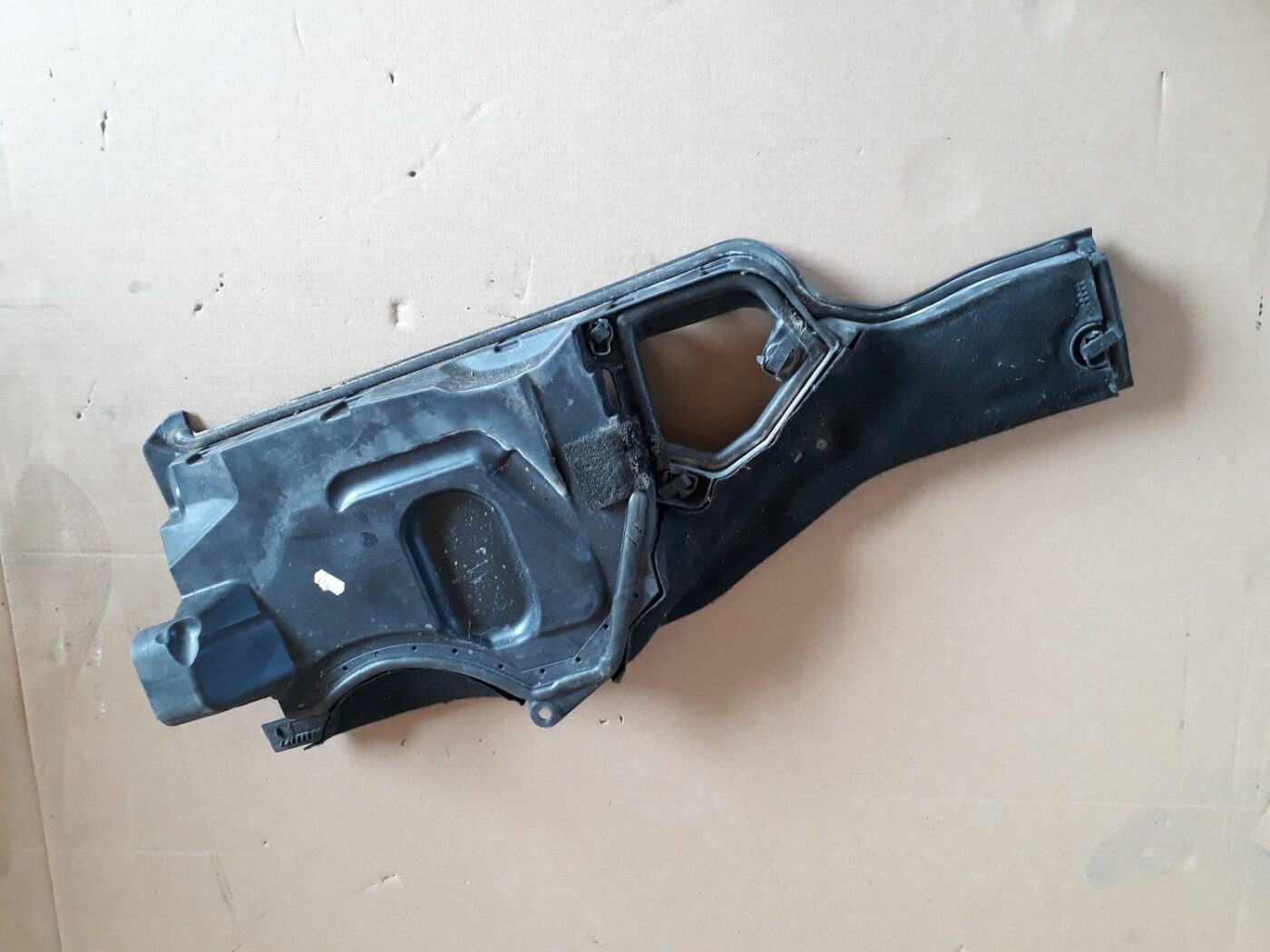 Salona gaisa filtra korpusa vāks priekš BMW 530D E61 2006 TOURING BLUE 1 Salona gaisa filtra korpusa vāks priekš BMW 530D E61 2006 TOURING BLUE